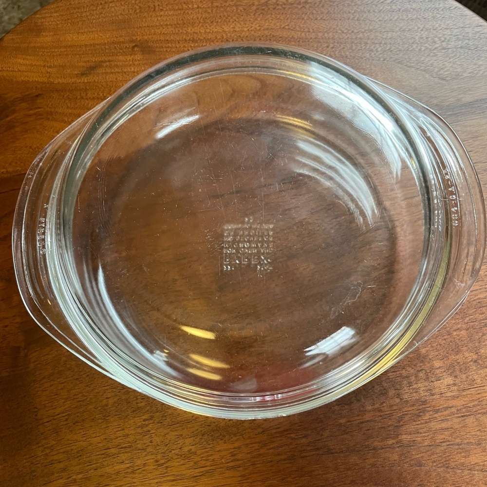 Vintage PYREX Clear Glass Round Baking Dish with Lid - Picture 2 of 8
